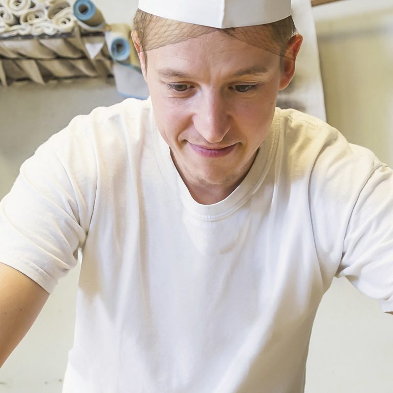 NeatGards® Disposable Dark Brown Handgards® First in Food